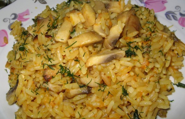 Плов с морковью и грибами