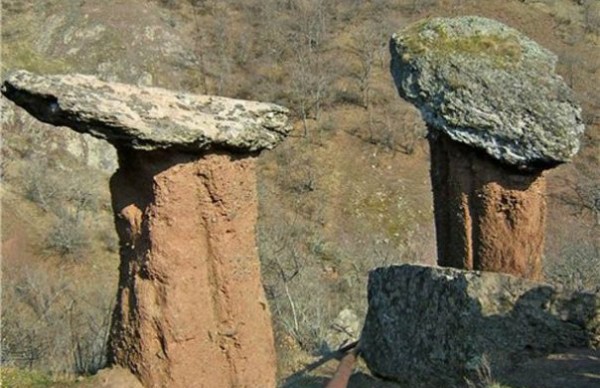 Каменные грибы